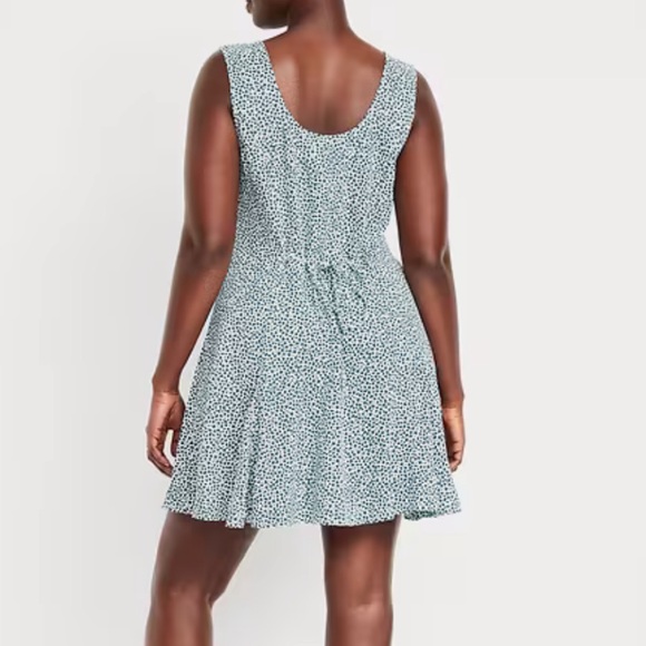 Old Navy Women's Fit & Flare Crepe Button-Front Mini Dress - Picture 2 of 5